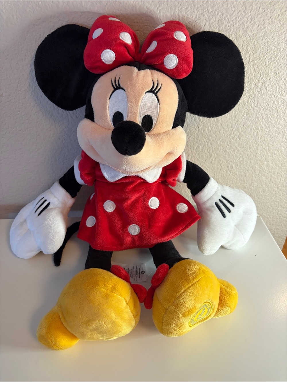 Disney Store Minnie Mouse 18” plush stuffed animal